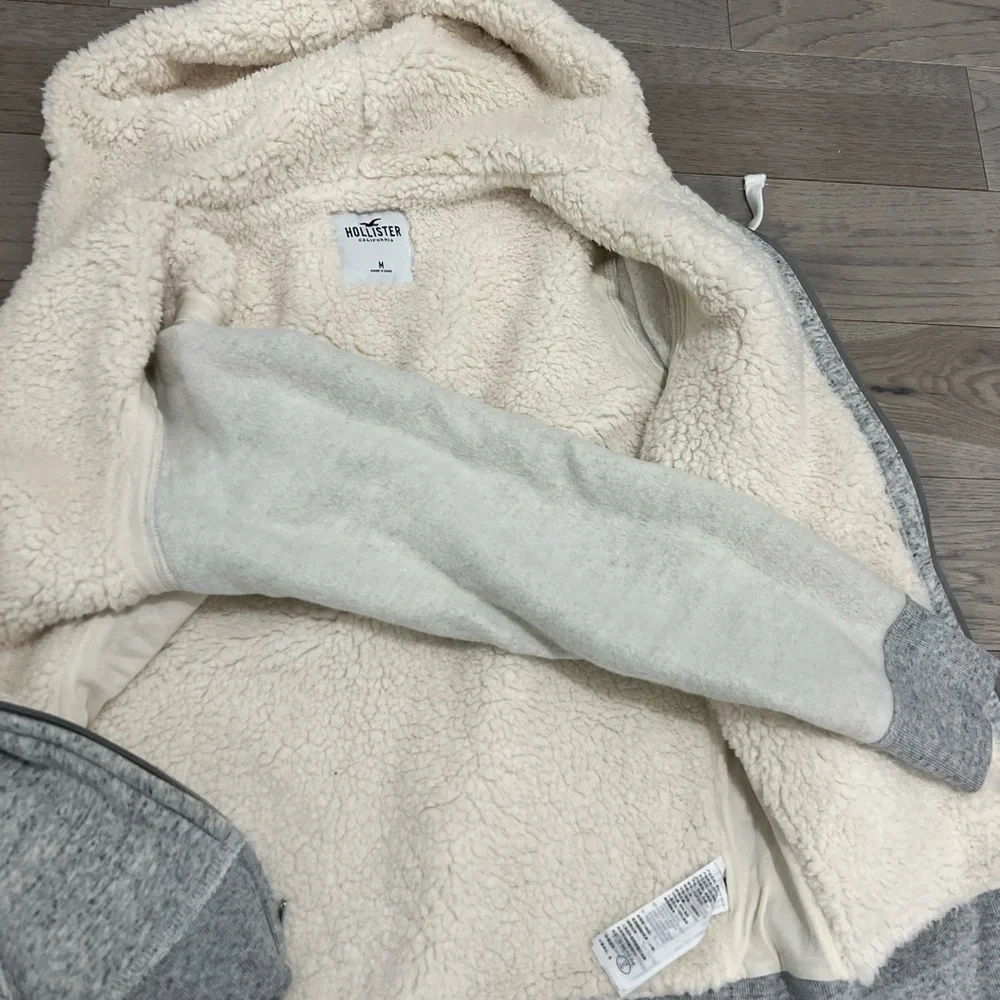 Hollister Light Gray Sherpa-Lined Hoodie - Picture 6 of 6